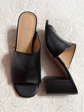 Adrienne Vittadini Size 7M Black Leather Slide Mules with Block Heels
